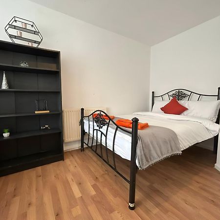 3 Bedroom House By M40 J4 ไฮวิคัมบ์ ภายนอก รูปภาพ