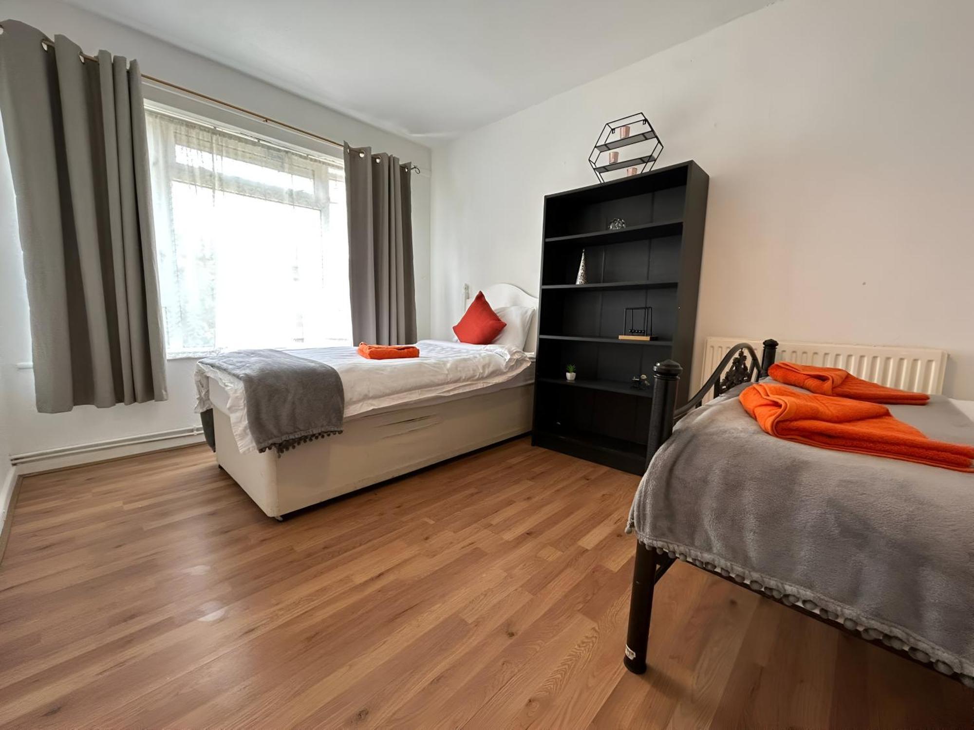 3 Bedroom House By M40 J4 ไฮวิคัมบ์ ภายนอก รูปภาพ