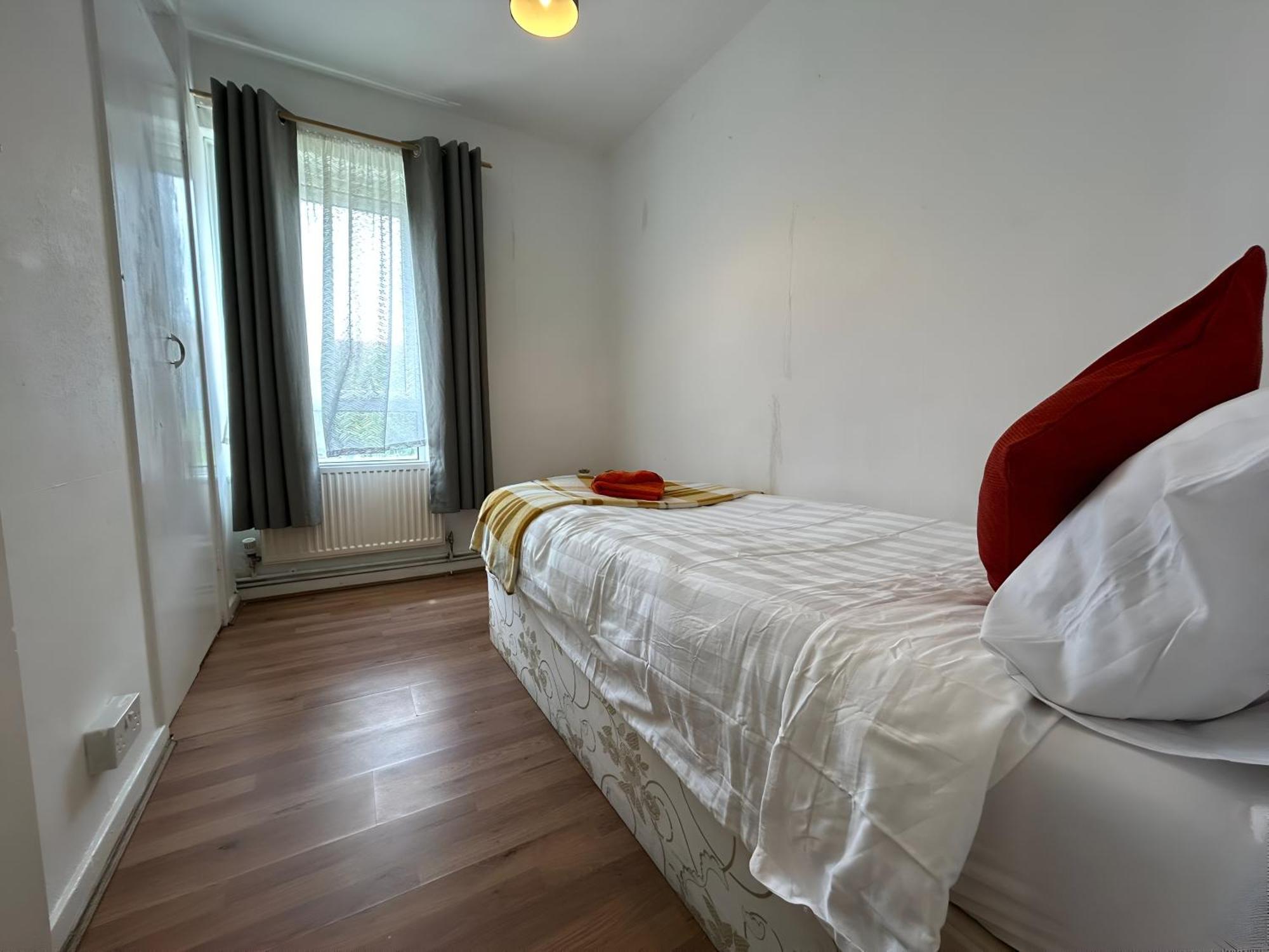 3 Bedroom House By M40 J4 ไฮวิคัมบ์ ภายนอก รูปภาพ